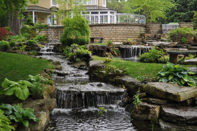 paysagiste-FIGANIERES-min_landscaping-rock-louisville-ky-traditional-landscape-and-boulders-brick-wall-bushes-grass-koi-law